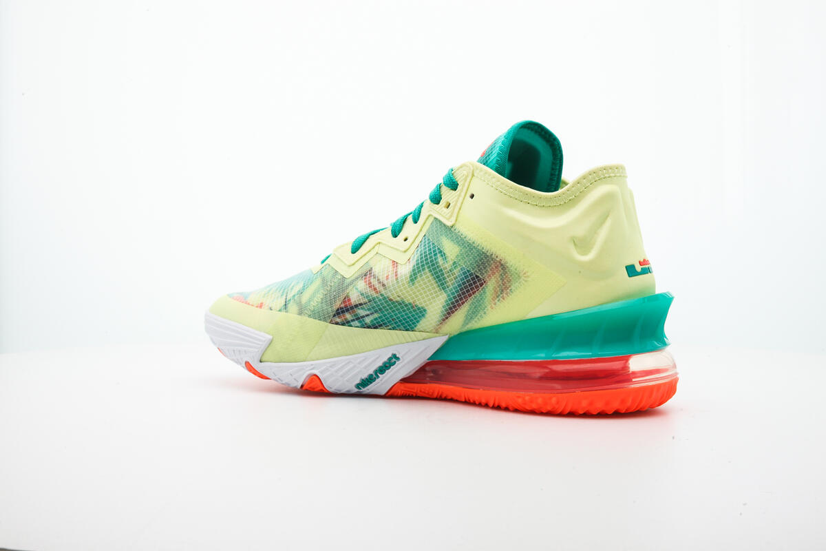 Nike LEBRON XVIII LOW 